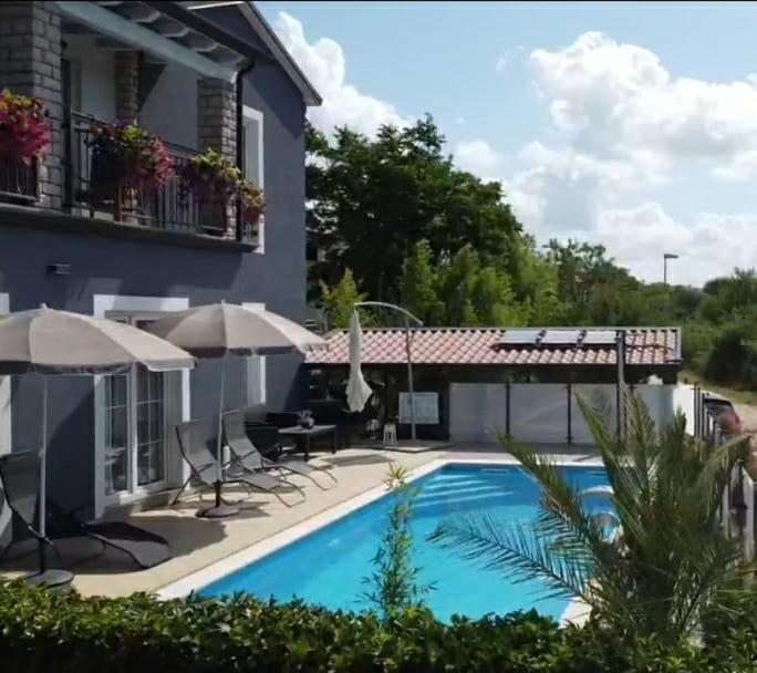 Lavanda House With Apartments Бує Екстер'єр фото