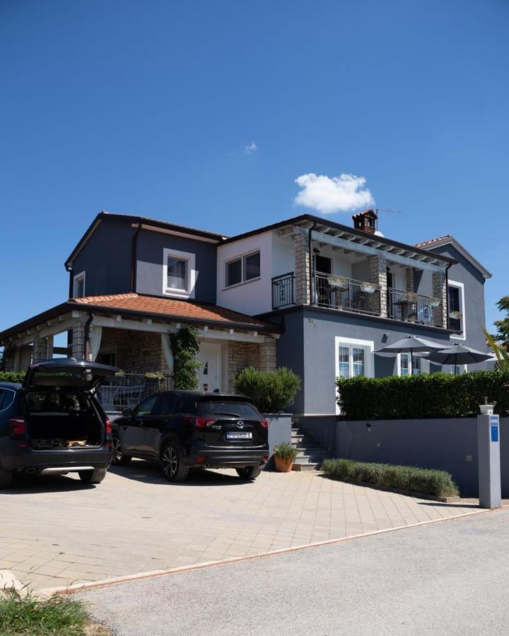 Lavanda House With Apartments Бує Екстер'єр фото