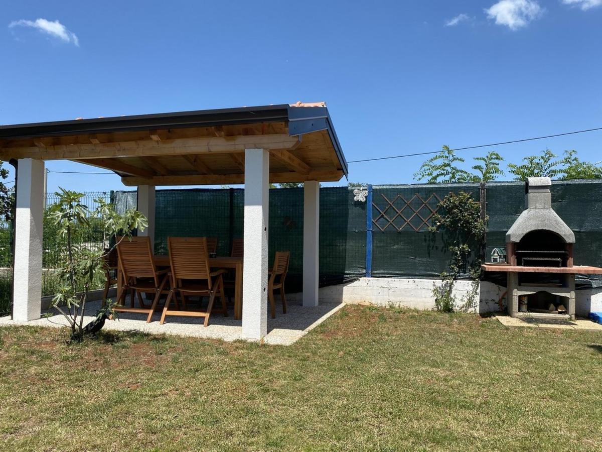 Lavanda House With Apartments Бує Екстер'єр фото