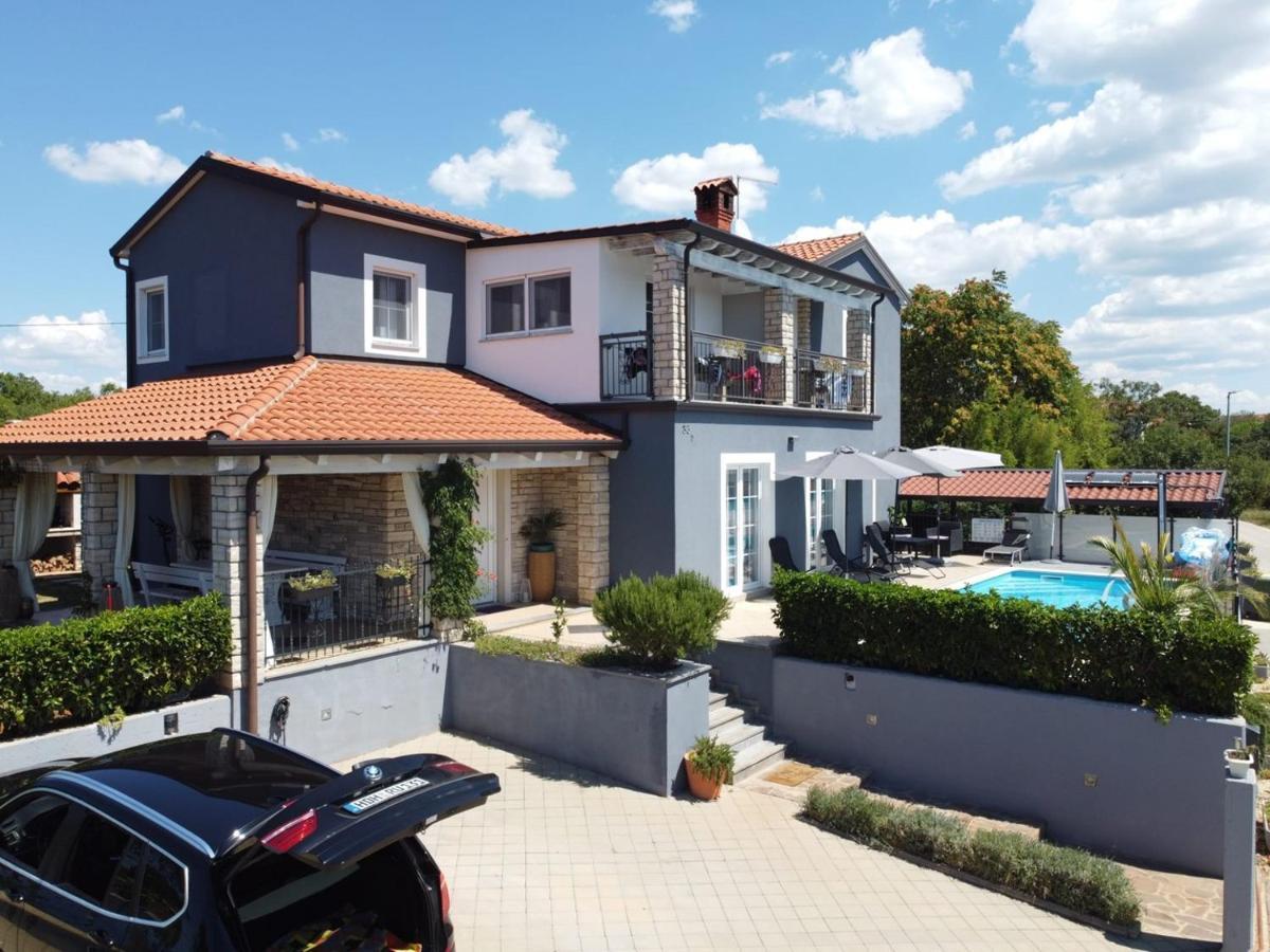 Lavanda House With Apartments Бує Екстер'єр фото