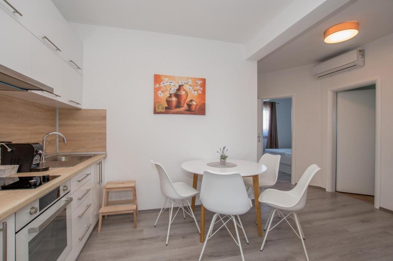 Lavanda House With Apartments Бує Екстер'єр фото