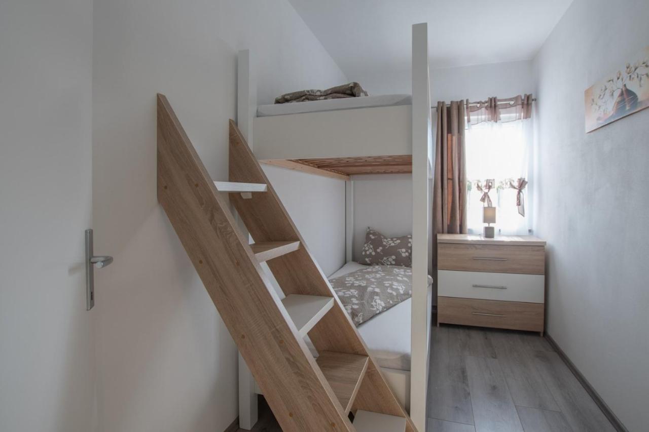 Lavanda House With Apartments Бує Екстер'єр фото