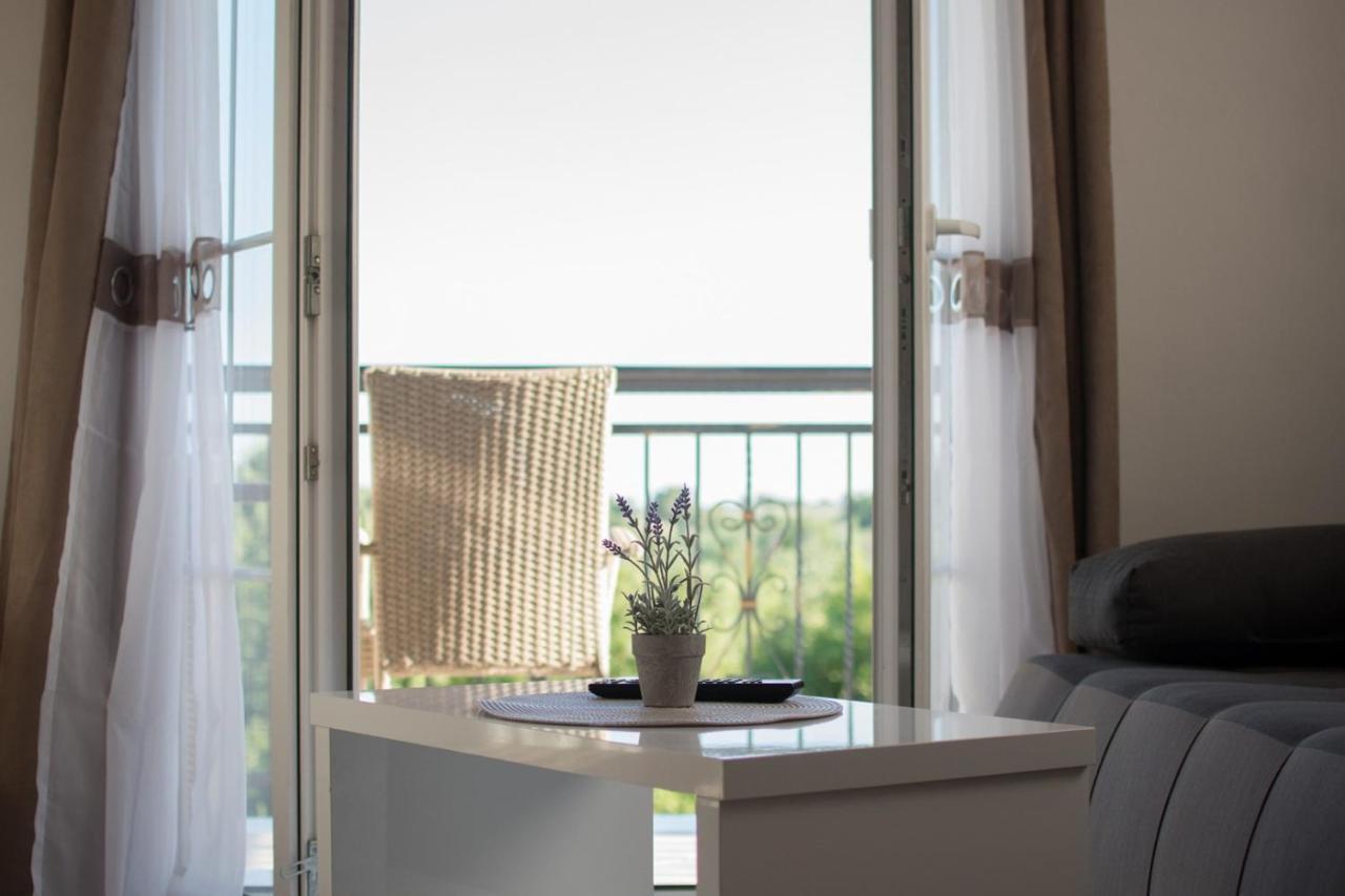 Lavanda House With Apartments Бує Екстер'єр фото
