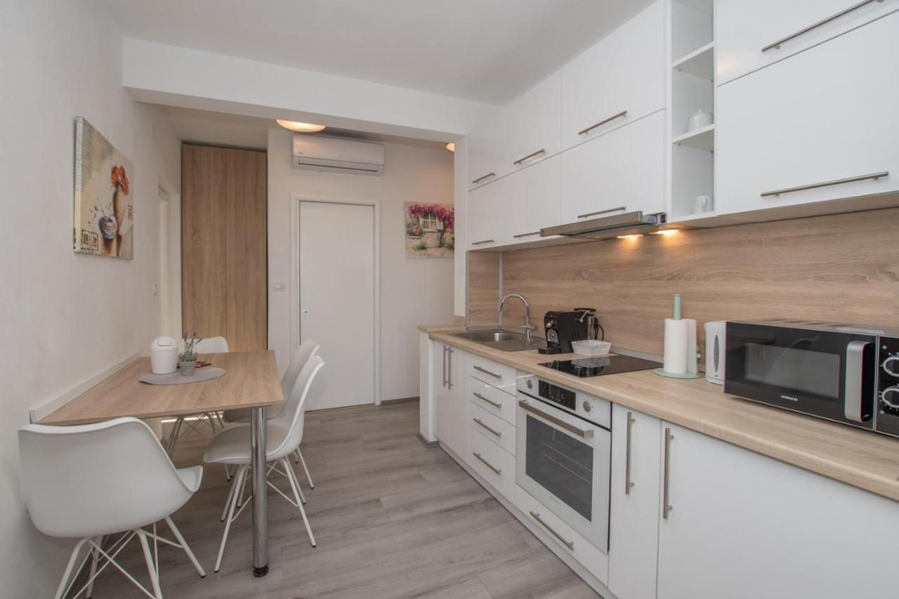 Lavanda House With Apartments Бує Екстер'єр фото