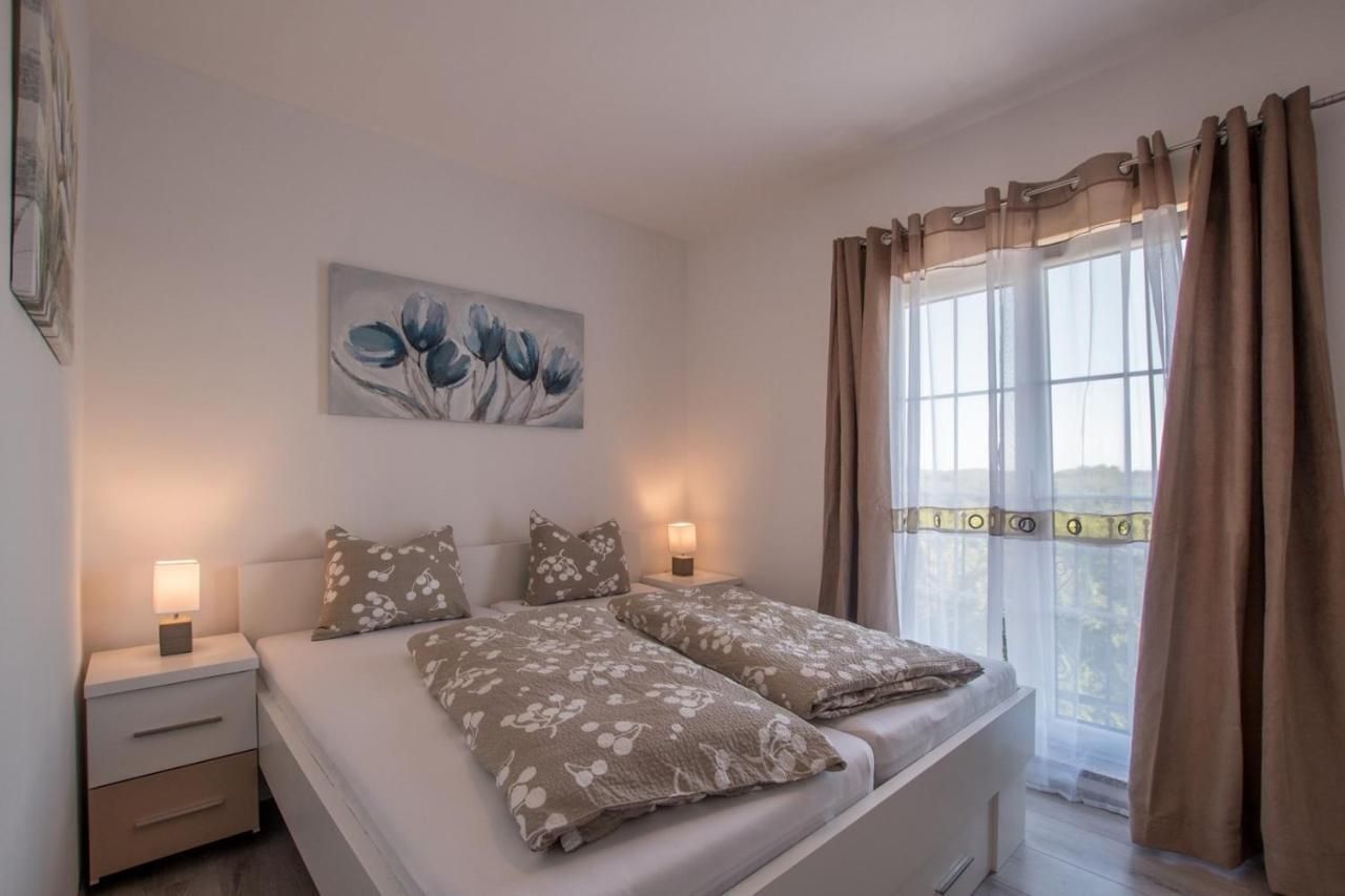 Lavanda House With Apartments Бує Екстер'єр фото