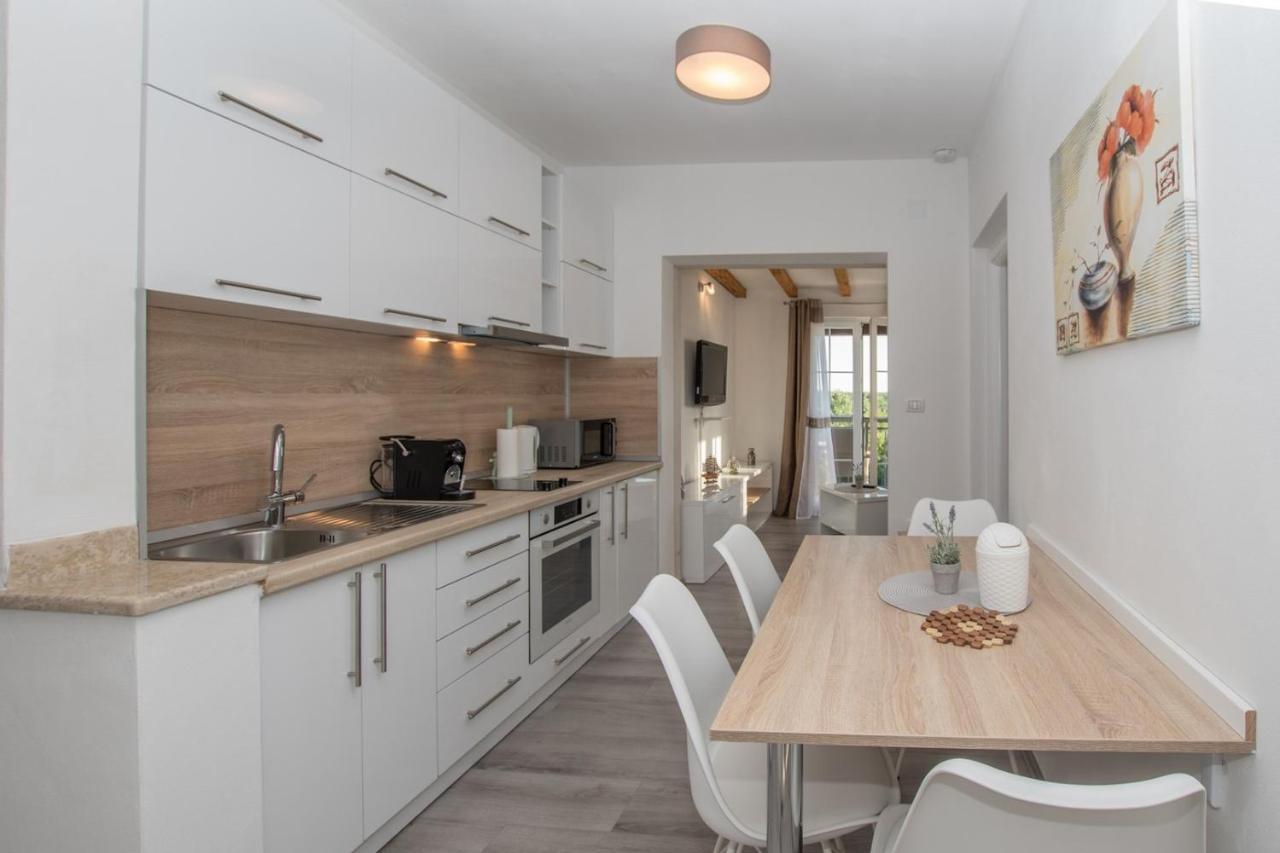 Lavanda House With Apartments Бує Екстер'єр фото