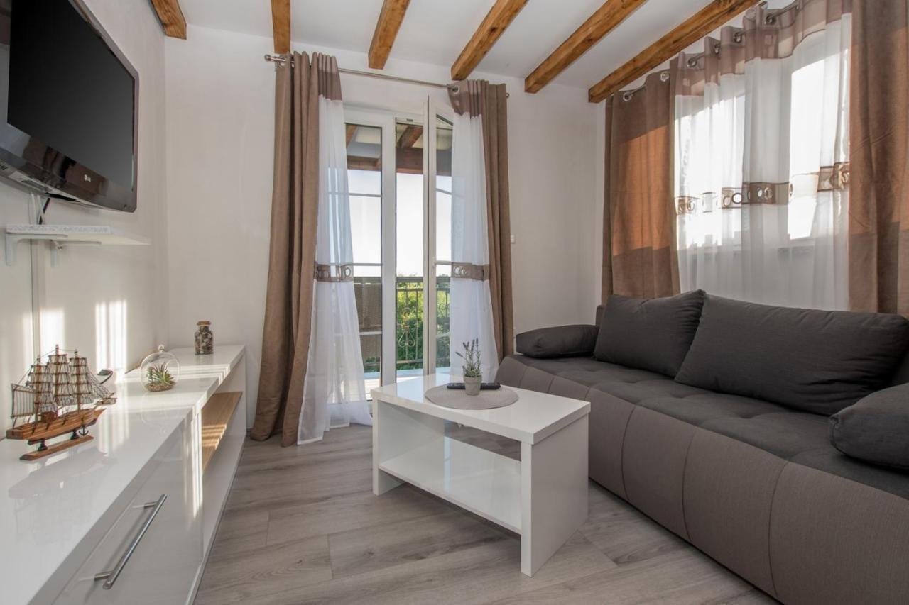 Lavanda House With Apartments Бує Екстер'єр фото